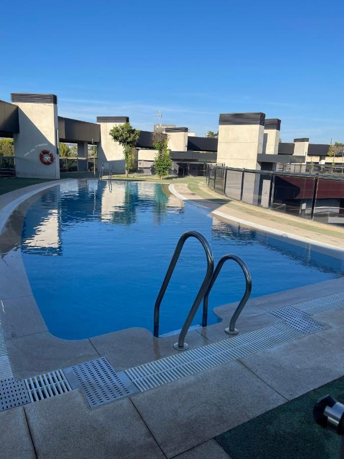 Apartamento Tecnocordoba Aparcamiento Privado Gratuito Y Piscina Exterior foto